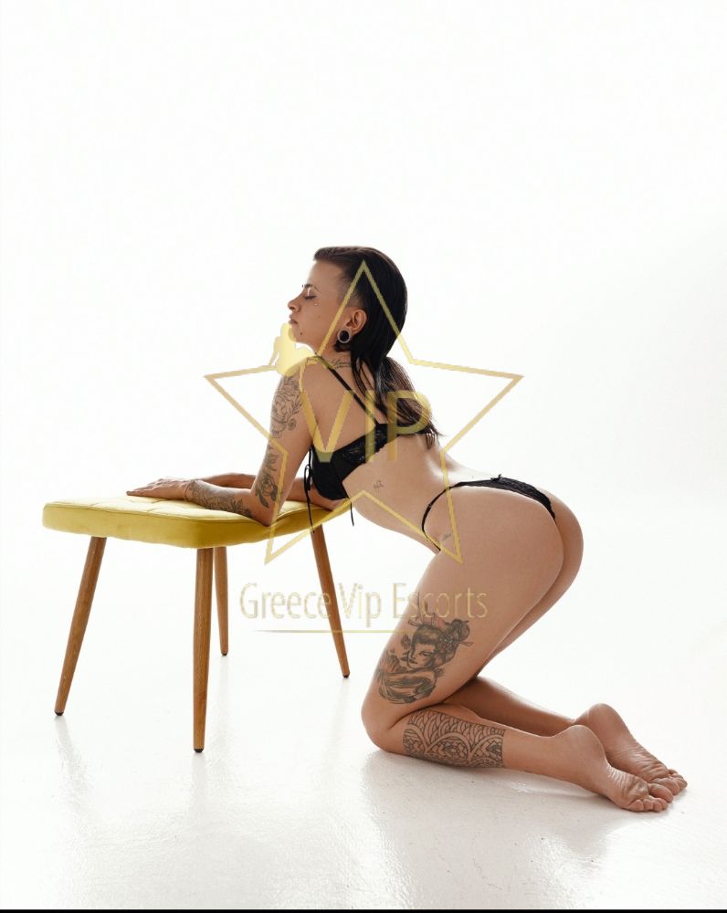 ESCORT-ATHENS-LUA-SEXY-GOTH-GIRL-IN-ATHENS-1